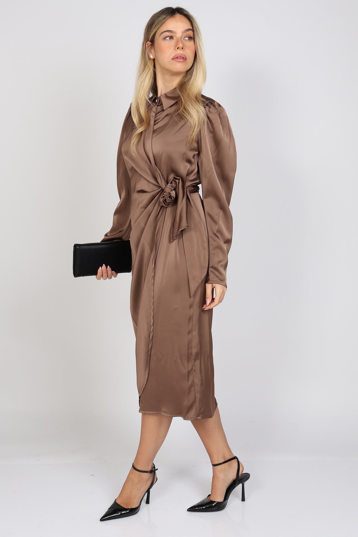 שמלת סאטן קשירה