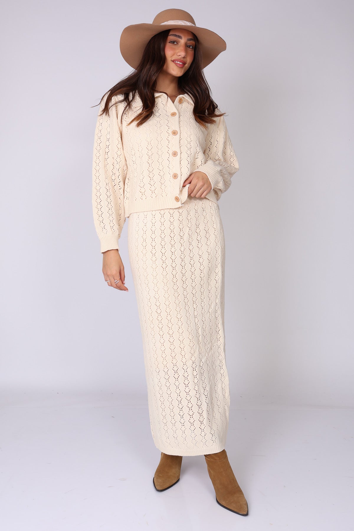 חליפת סריג כפתורים